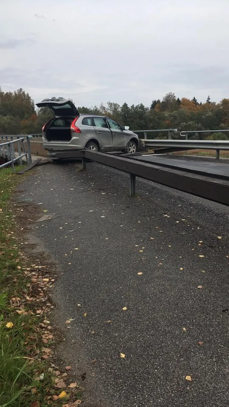Liiklusõnnetus Sindi sillal.