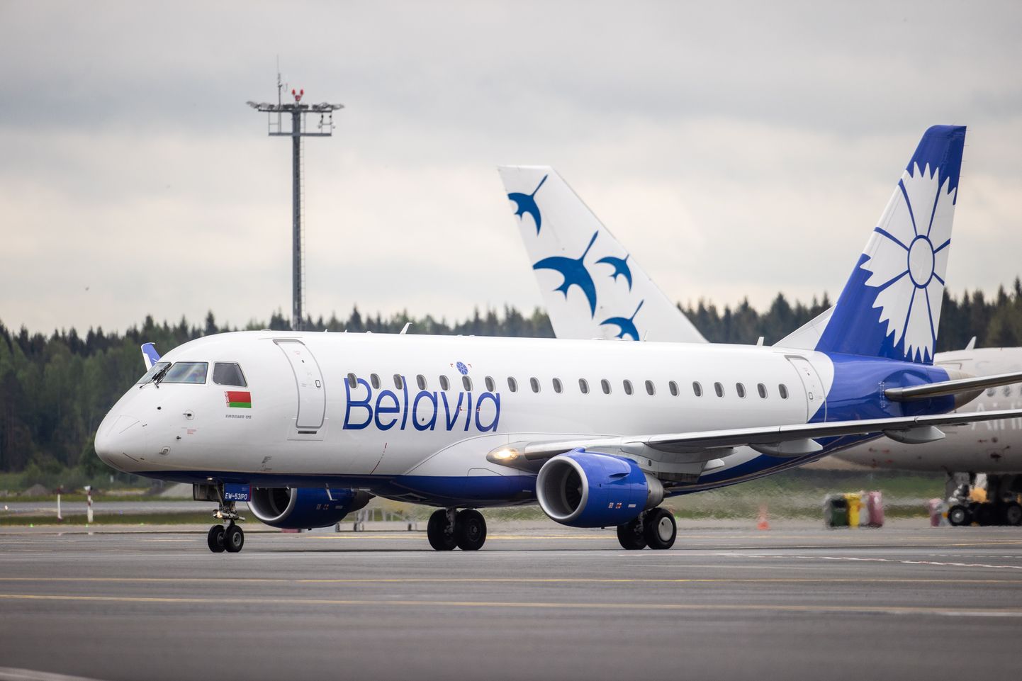 Lennufirma Belavia lennuk Tallinna lennuväljal 2021. aastal