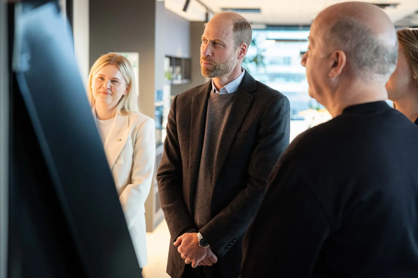 Vasakult: Eesti Rohetehnoloogia Liidu juht Kädi Ristkok, prints William, Roofit.Solari müügijuht Greg Grace.