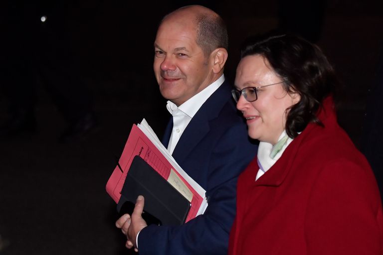 Esialgsetel andmetel saab Olaf Scholz (vasakul) uueks rahandusministriks ja Andrea Nahles tõuseb Martin Schulzi asemel SPD liidriks.