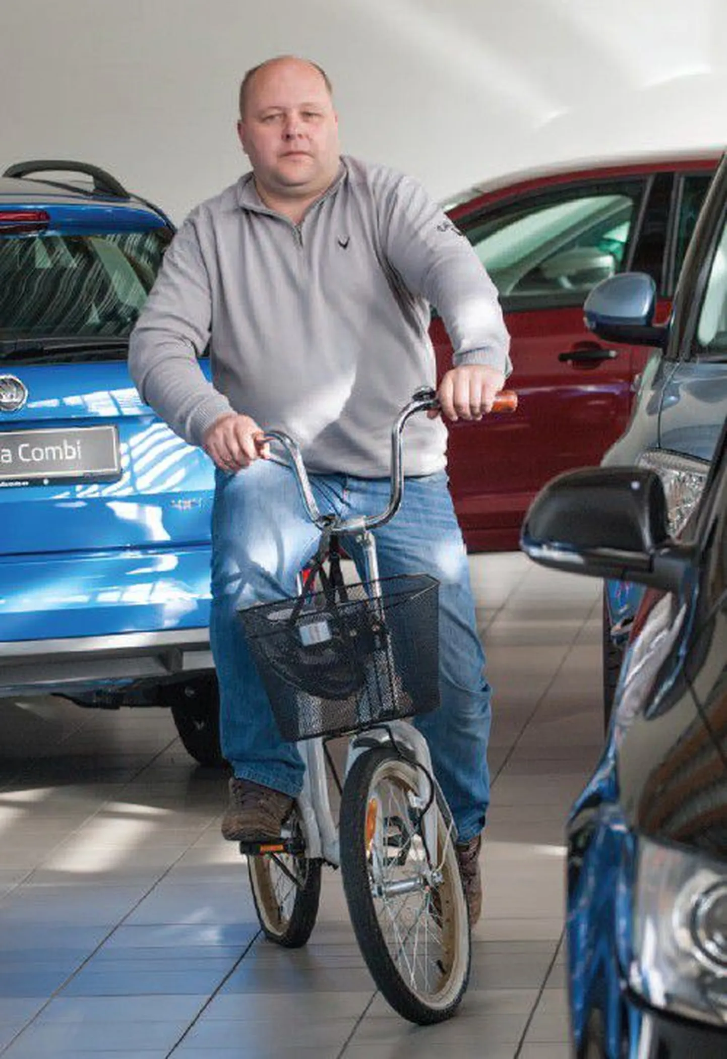 Møller Auto pakub teeninduse ajaks klientidele tasuta jalgratast, rääkis Viljandi esinduse meister Aare Anton.