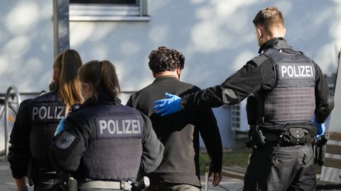 Germany Fails to Locate Nearly 9,000 Migrants Slated for Deportation