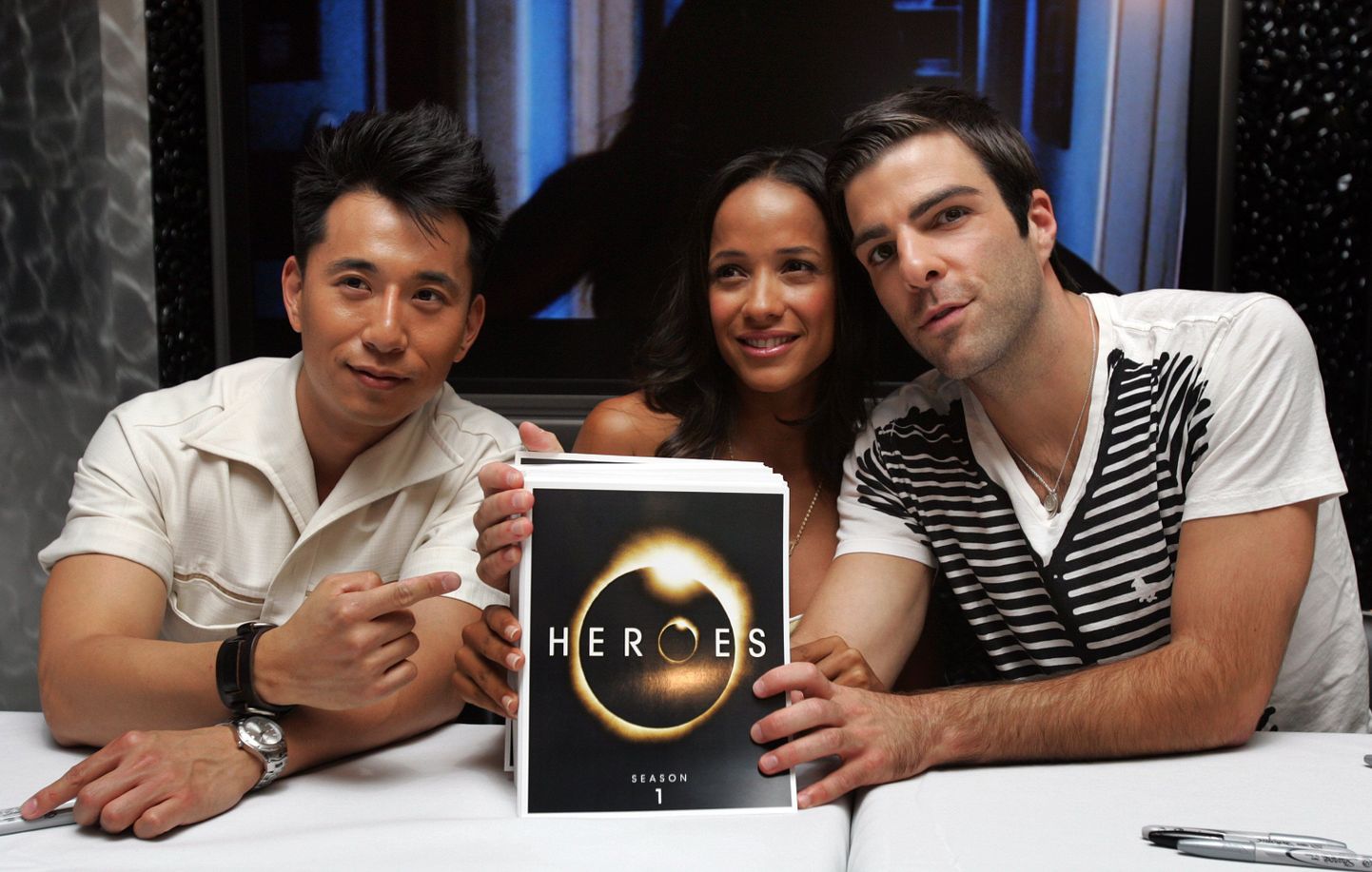 Seriaalis «Heroes» mängivad James Kyson Lee (vasakul), Dania Ramirez ja Zachary Quinto (paremal).