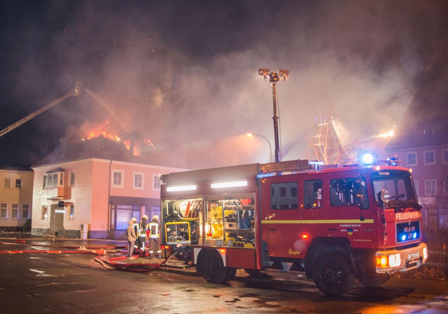 Veebruarikuine süütamisest alguse saanud põleng Dresdenist ida pool asuva Bautzeni pagulaskeskuses.