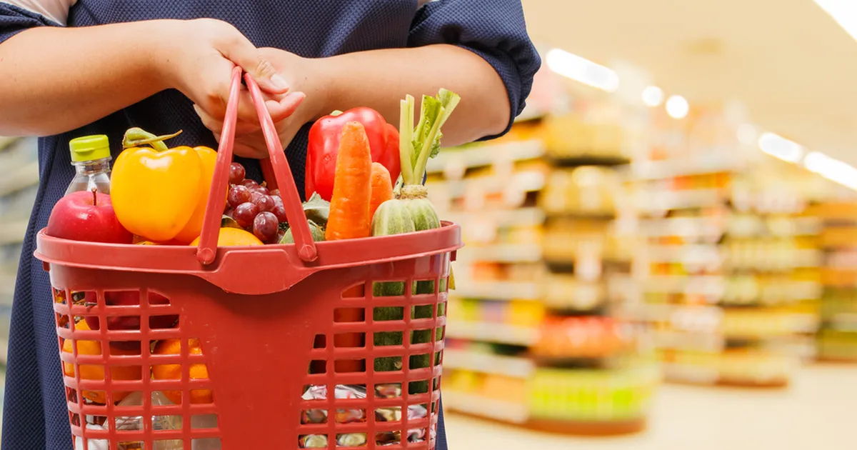 ПРОДУКТОВАЯ КОРЗИНА POSTIMEES Конкуренция между розничными сетями ...