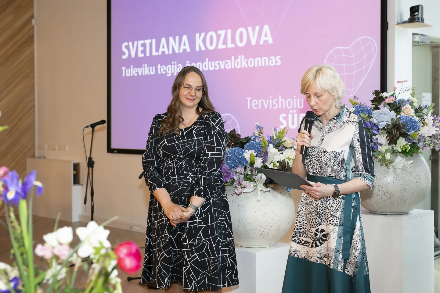 Kliinikumi aasta õendusvaldkonna töötajaks ehk tulevikutegijaks valiti Svetlana Kozlova (vasakul), kes töötab psühhiaatriakliiniku ambulatoorses keskuses.