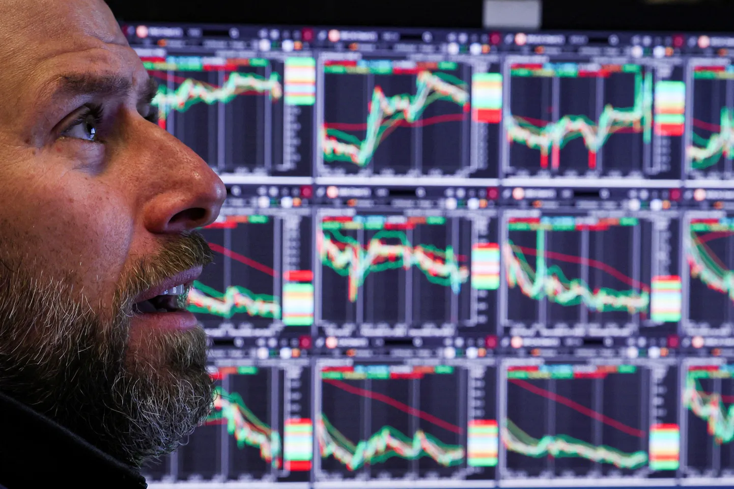 Ammulisui maakler NYSE põrandal jõulukuul 2022.