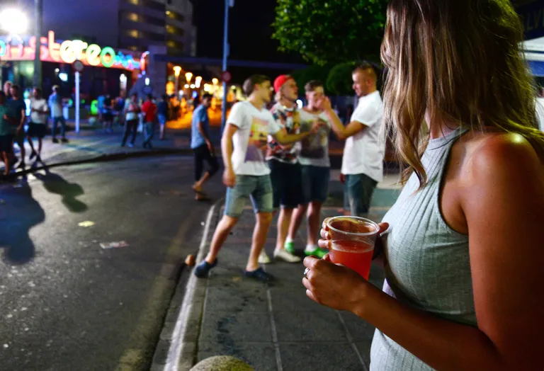 Turistid Mallorcal Magalufis