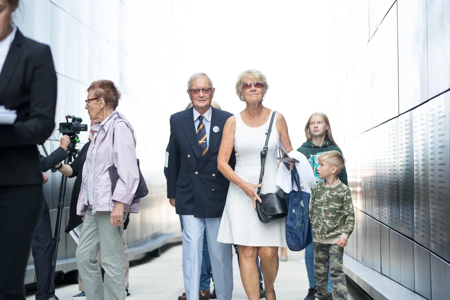 Tunne Kelam ja Mari-Ann Kelam kommunismiohvrite memoriaali avamisel.