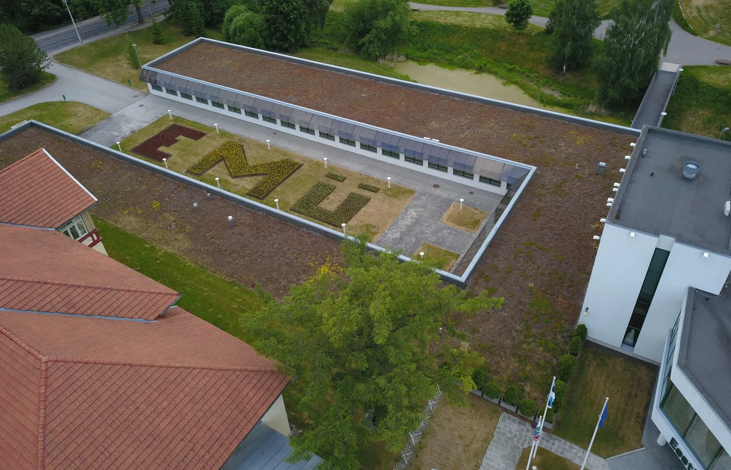 Maaülikool otsustas piirata aktusele pääsejate arvu.