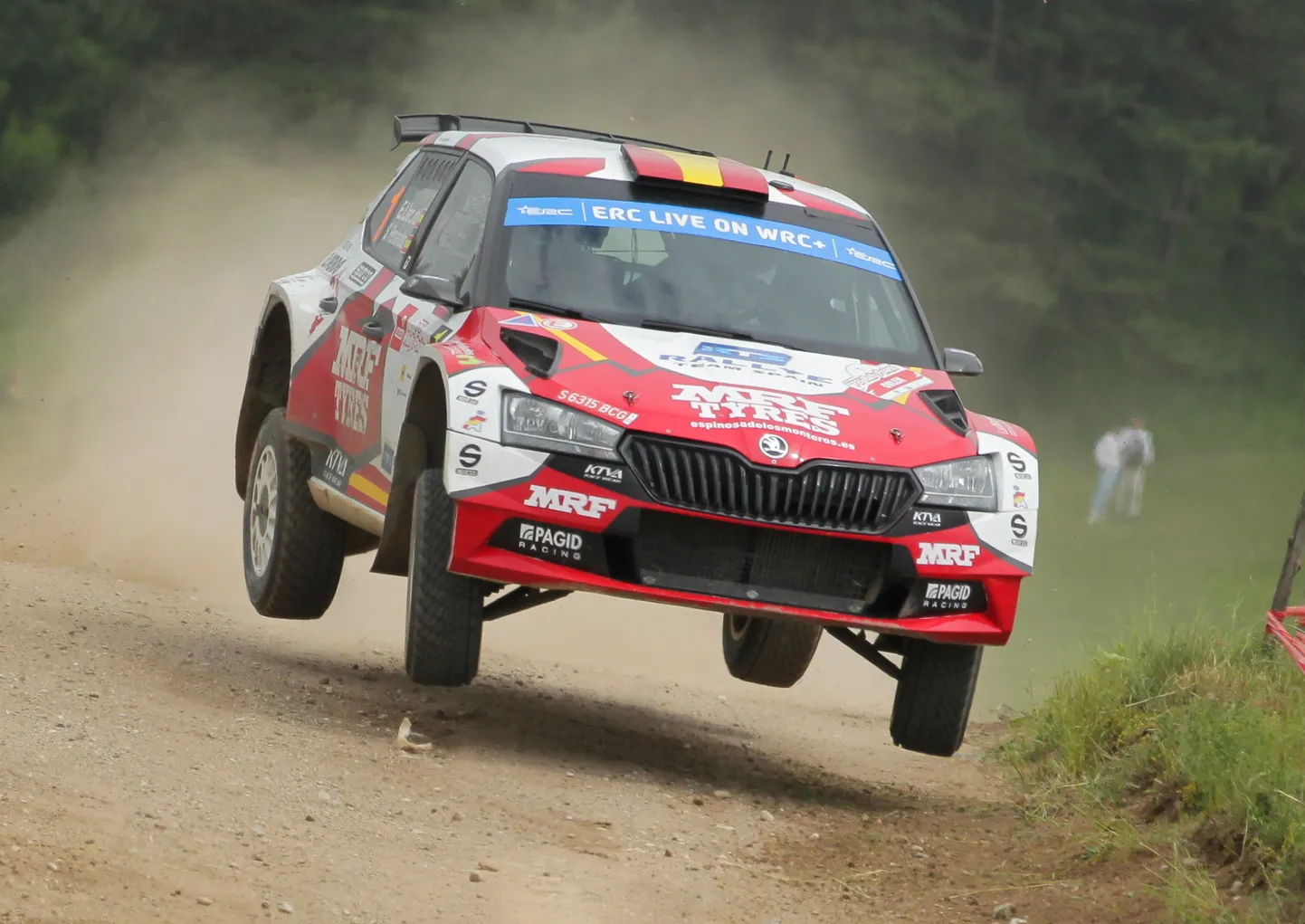 Hispaania ekipaaž Efren Llarena ja Sara Fernandez kihutamas Poola rallil selle aasta juunis.