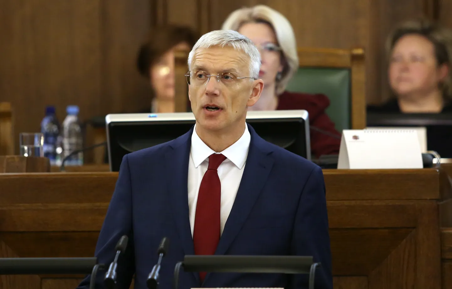 Ministru prezidenta amata kandidāts Krišjānis Kariņš uzrunā klātesošos Saeimas ārkārtas sēdē, kurā notiks balsojums par uzticības izteikšanu viņa izveidotajam Ministru kabinetam.