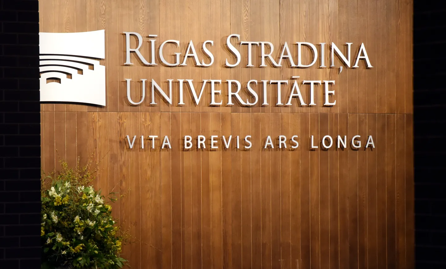Uzraksts Rīgas Stradiņa universitāte.