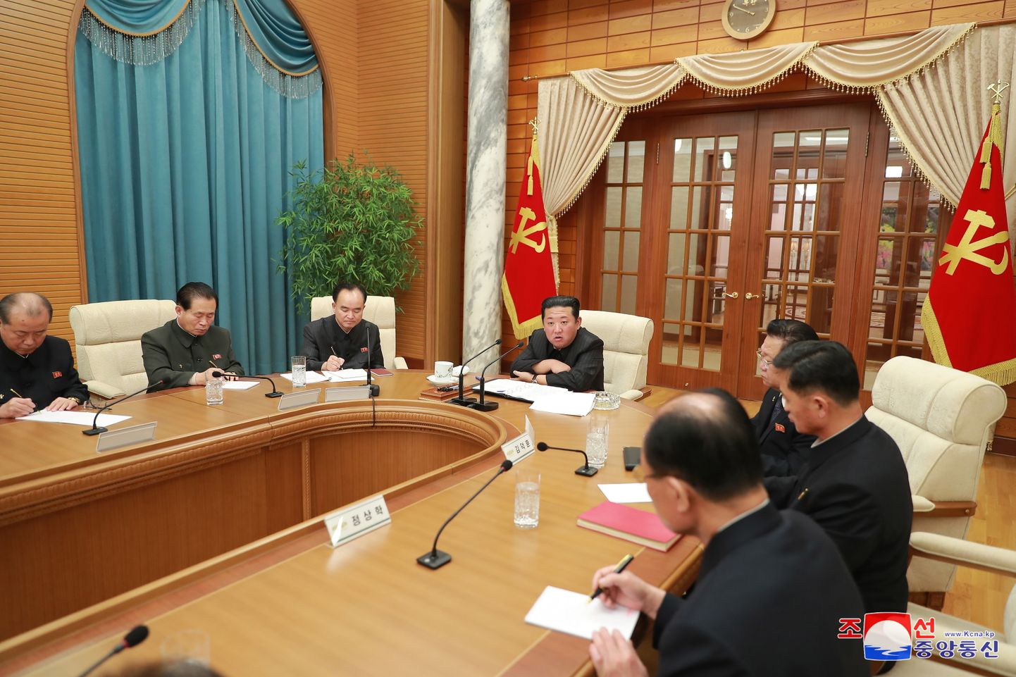 Keskkomitee poliitbüroo koosolekul.