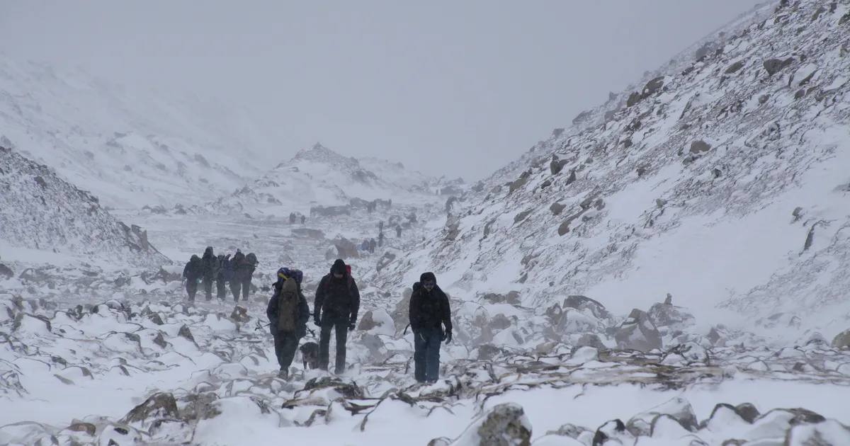 VIDEO ⟩ Lumetorm jättis Everesti lähistel lõksu sadu matkajaid