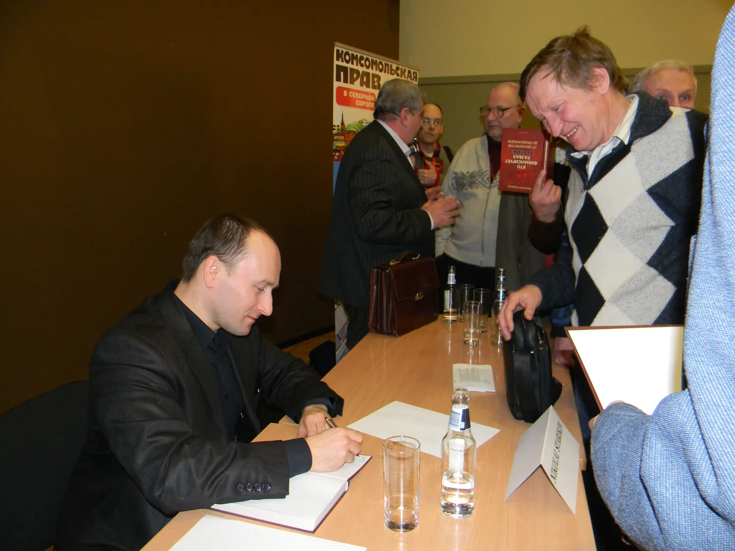 Встреча Николая Старикова с читателями в Нарве.