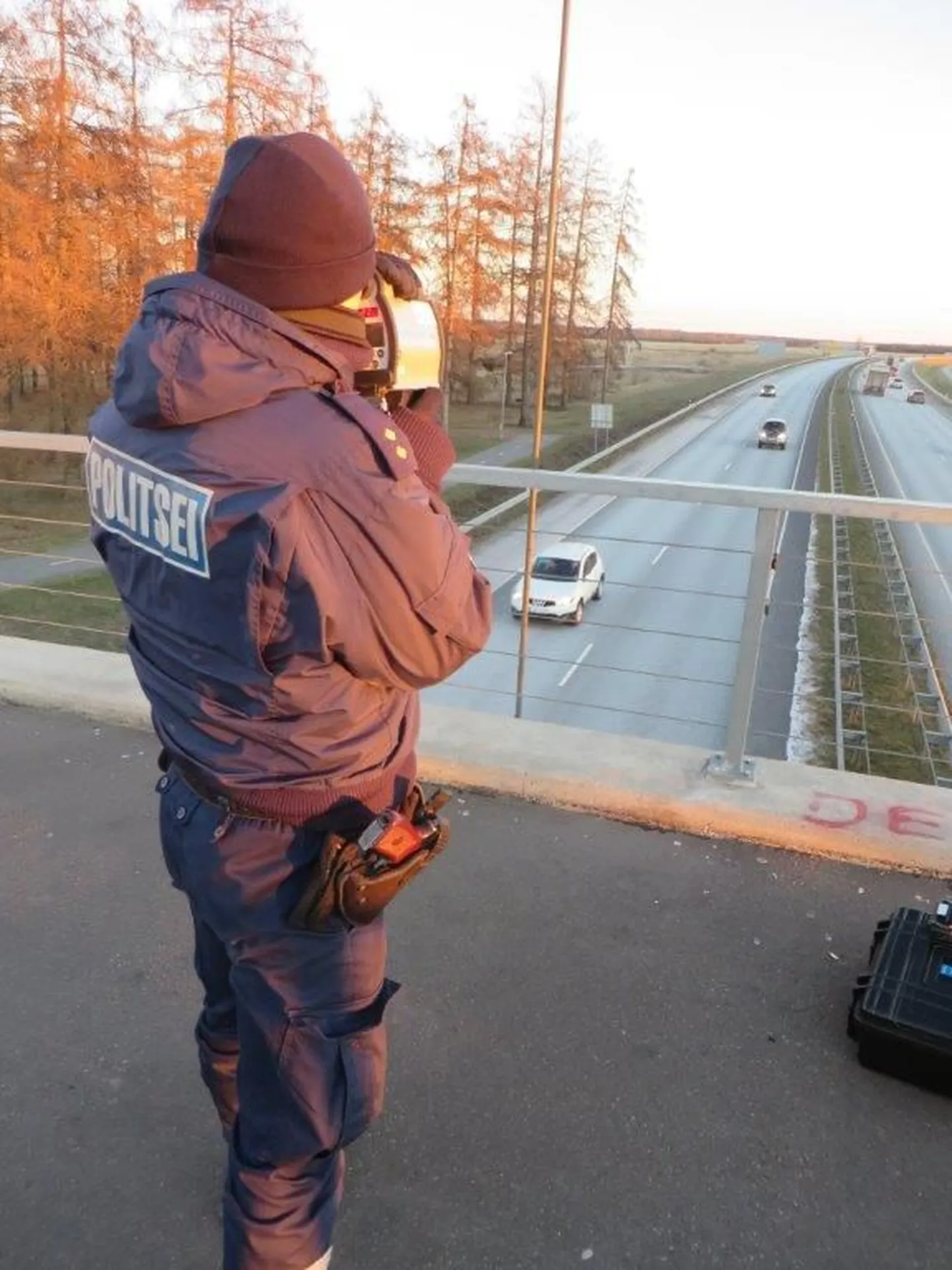 Полиция замеряет скорость. Иллюстративное фото.