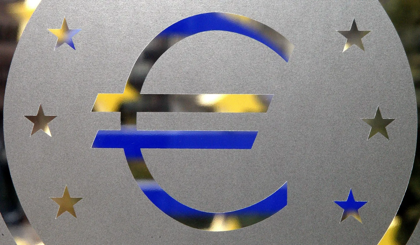 Euro tähis Euroopa Keskpanga aknaklaasil