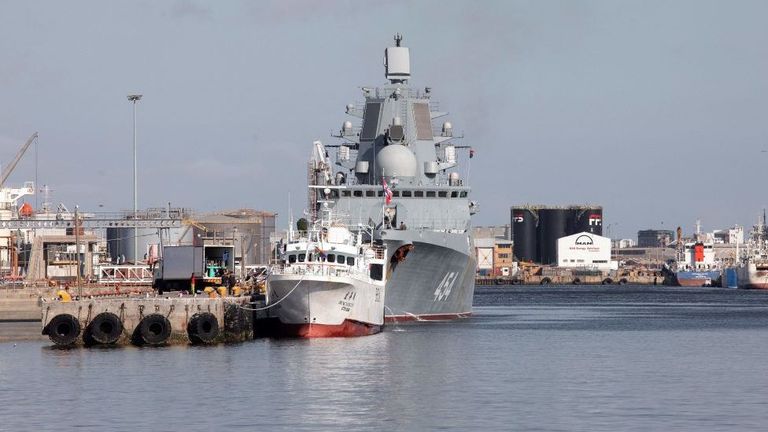 Российский фрегат "Адмирал Горшков" в гавани Кейптауна 13 февраля 2023 года
