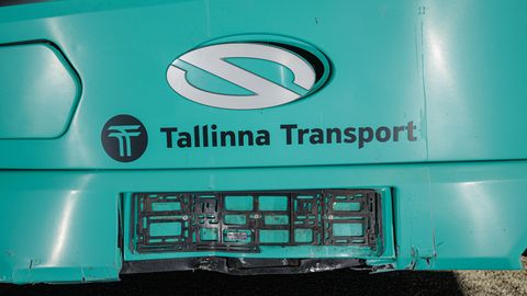 Pakirobotiga kokku põrganud liinibussis ükski reisija kiirabi ei vajanud