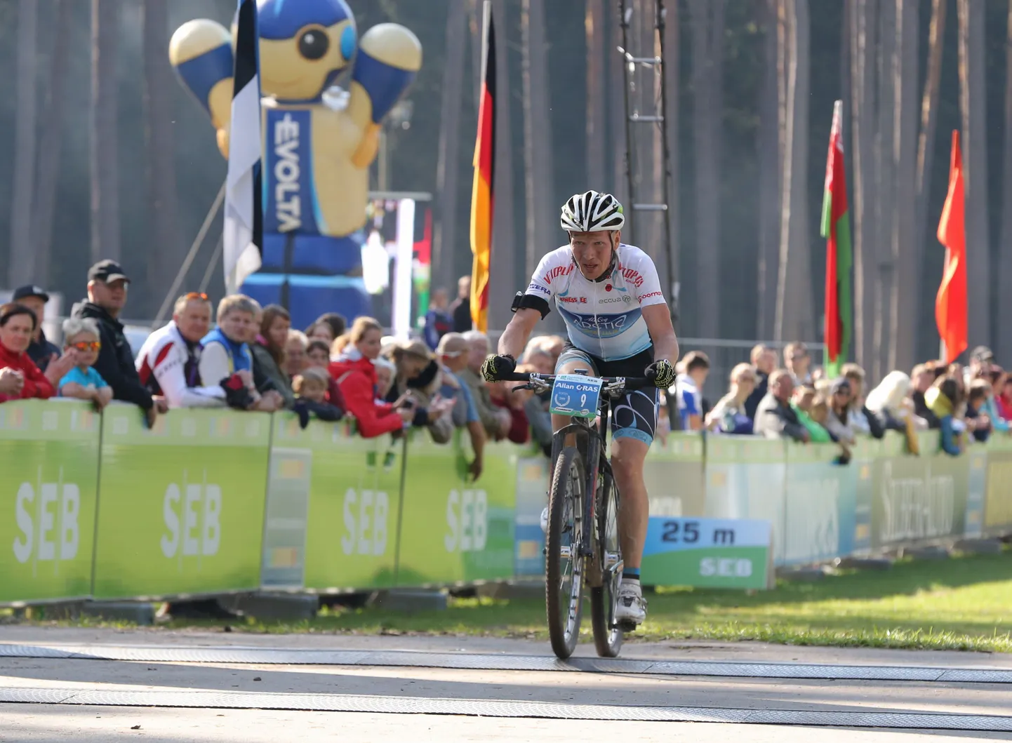 SEB 17. Tartu Rattamaraton, esiplaanil Allan Oras.