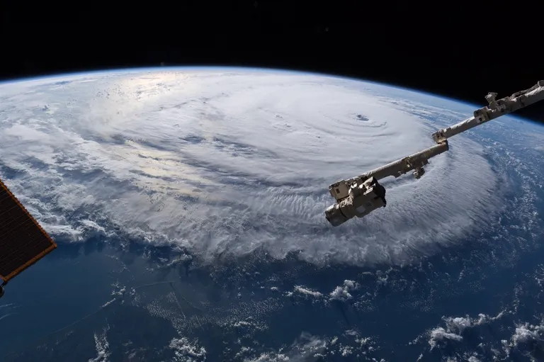 Saksa astronaudi Alexander Gersti jäädvustus orkaan Florence'ist