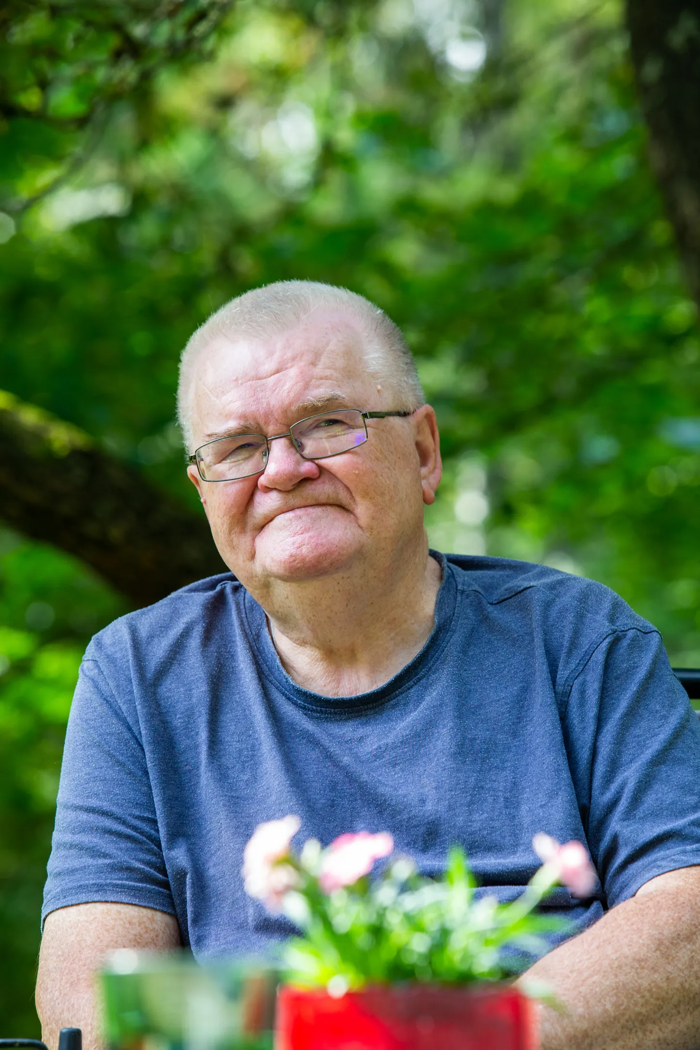 Edgar Savisaar oma Hundislma talus 2021. aasta suvel.