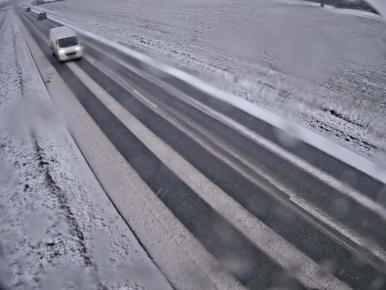 Õnnetuspaigale lähim on transpordiameti Nurmes asuv Räägu teekaamera, selle andmetel on Via Baltica teekate soolamärg, õhutemperatuur 0,5 ja teetemperatuur 0,3 kraadi.