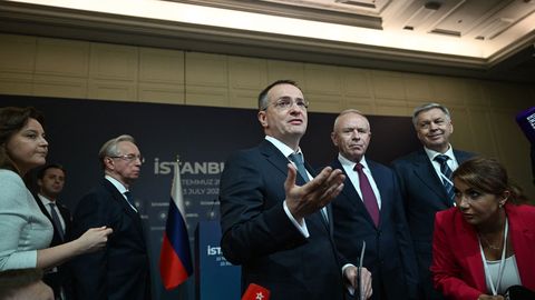 NÄRVIDE MÄNG ⟩ Kreml mässib Trumpi rahukõnelused bürokraatlikku protsessi