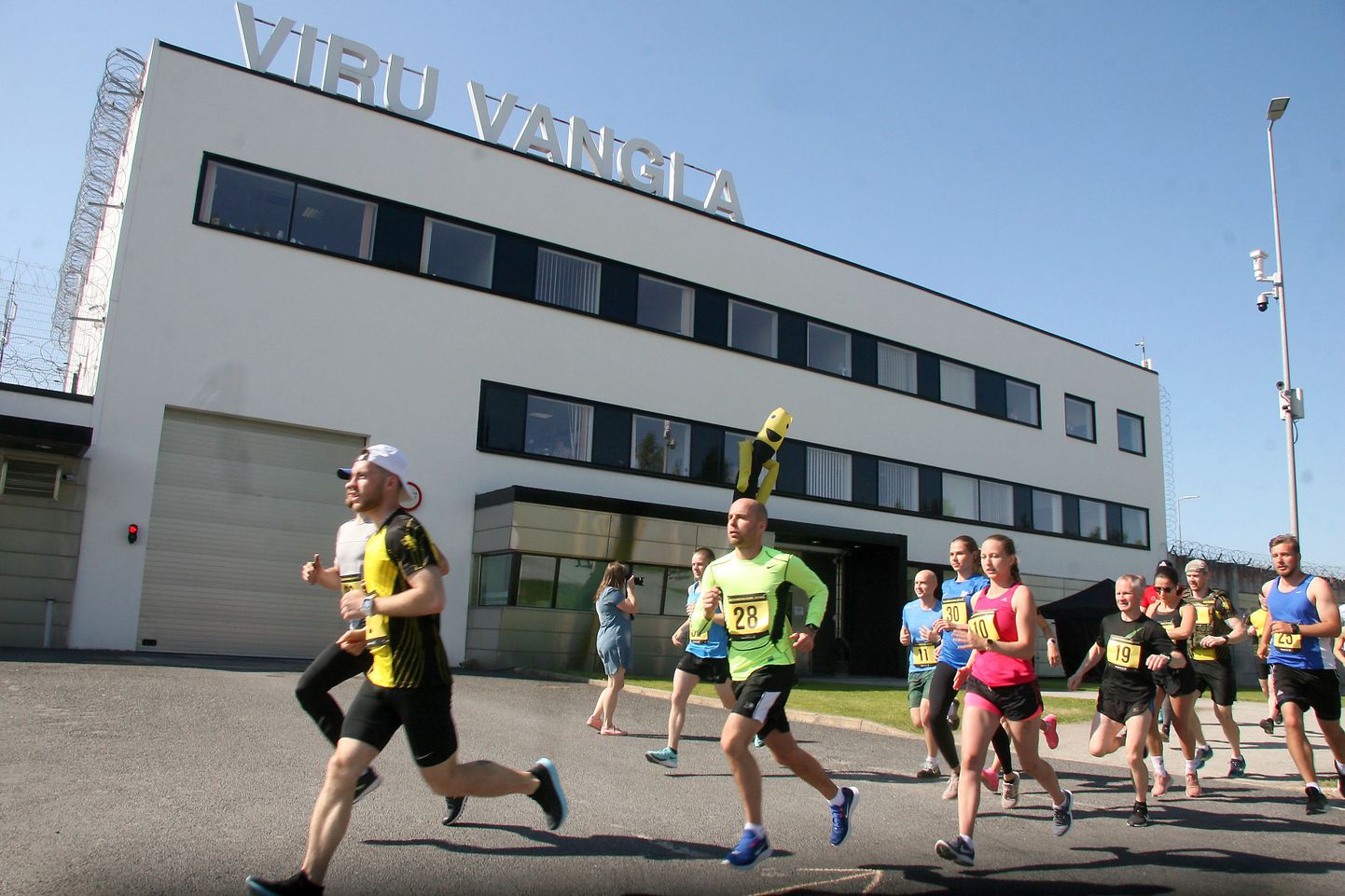 10 km rada viib jooksjad ka Viru vangla juurde, aga jooksude stardid ja finiš ning muud üritused on reedel koondunud uuele Jõhvi staadionile ja selle lähiümbrusesse.