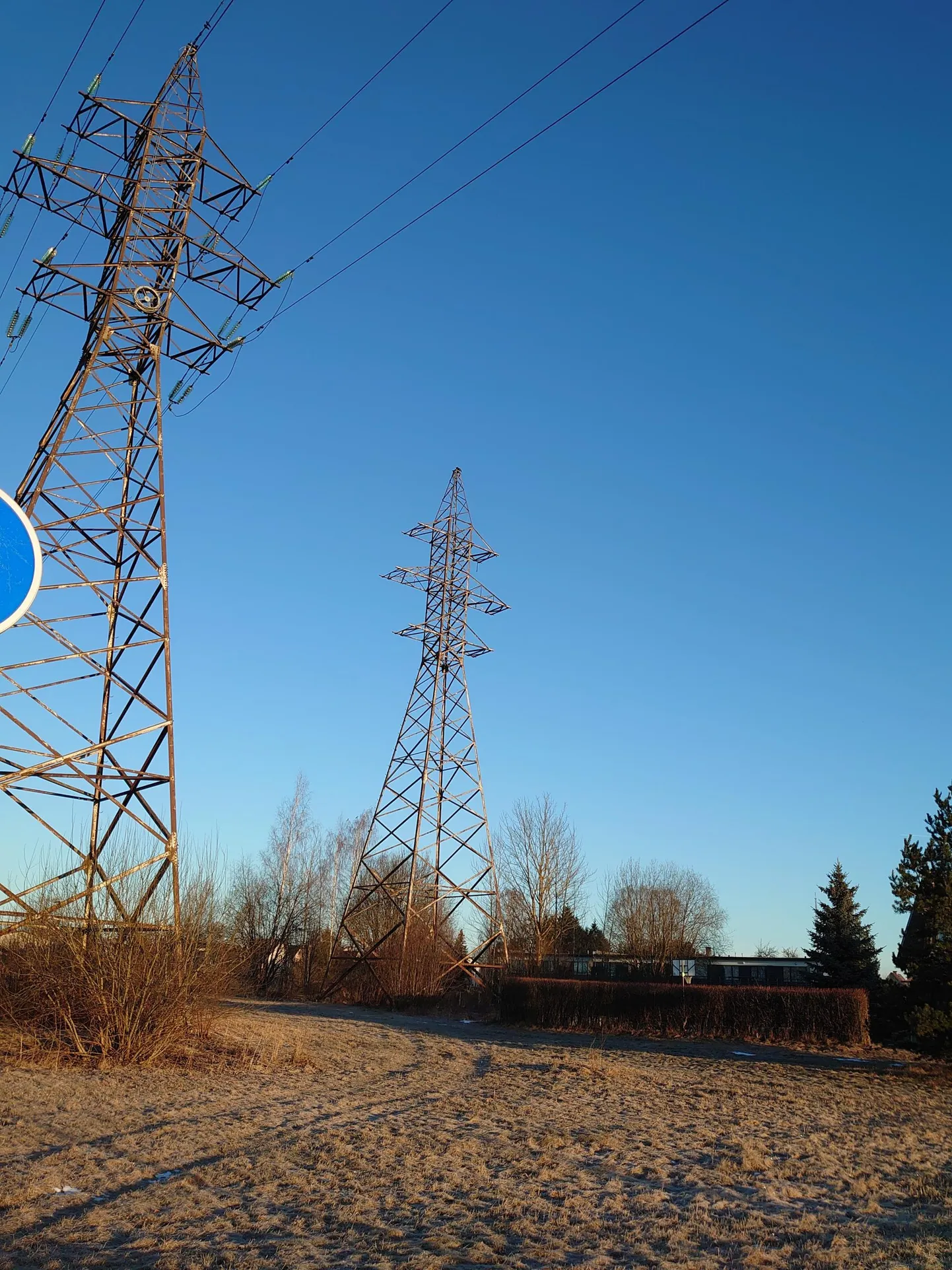 Ülenurme tänav 35 seisev mast on üks üheteistkümnest, mis ootab oksjoni korras sideoperaatorist kosilast.