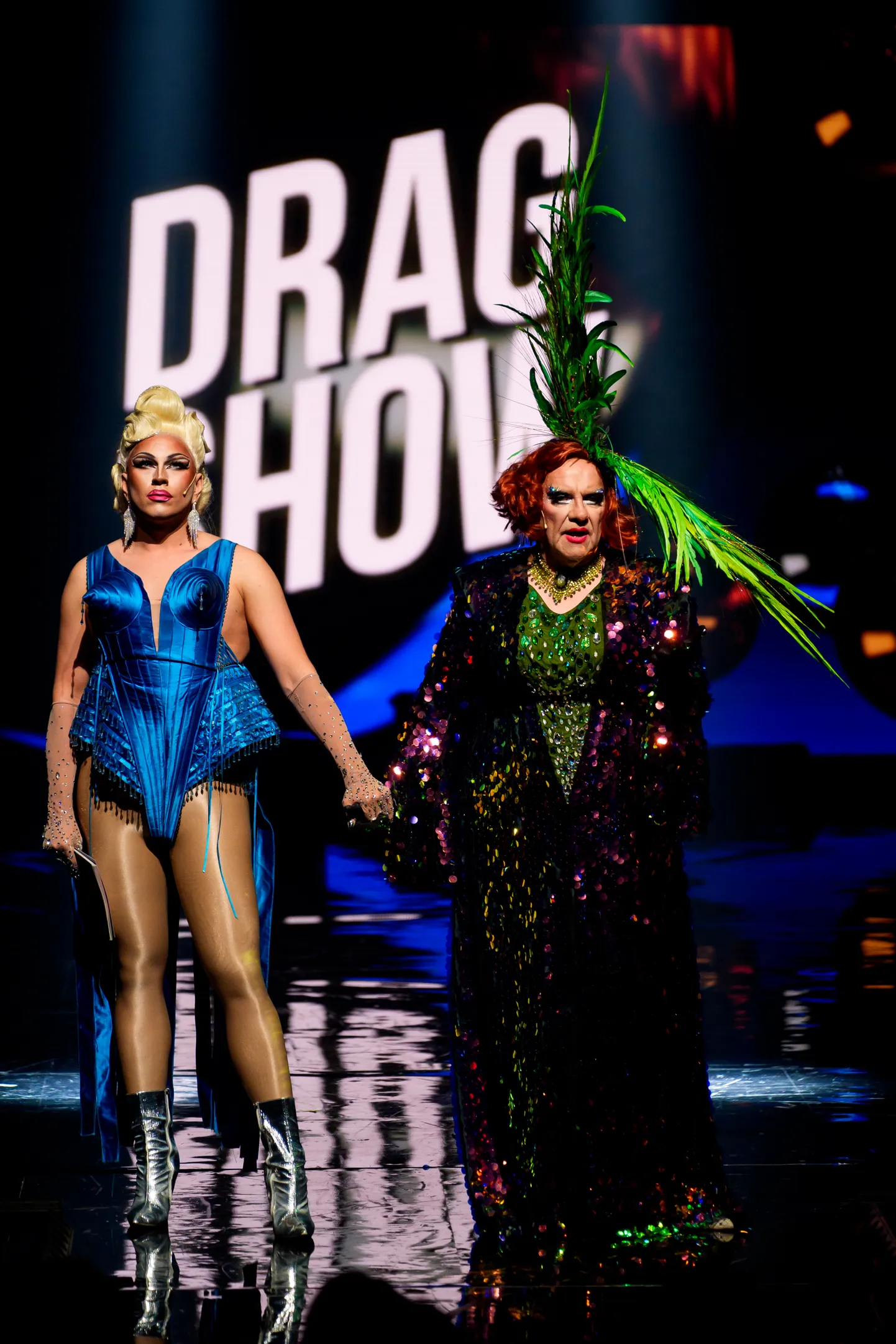 Identiteedikabaree «DRAG SHOW vol 4» jõudis aastavahetusel Eesti Draamateatri lavale.
