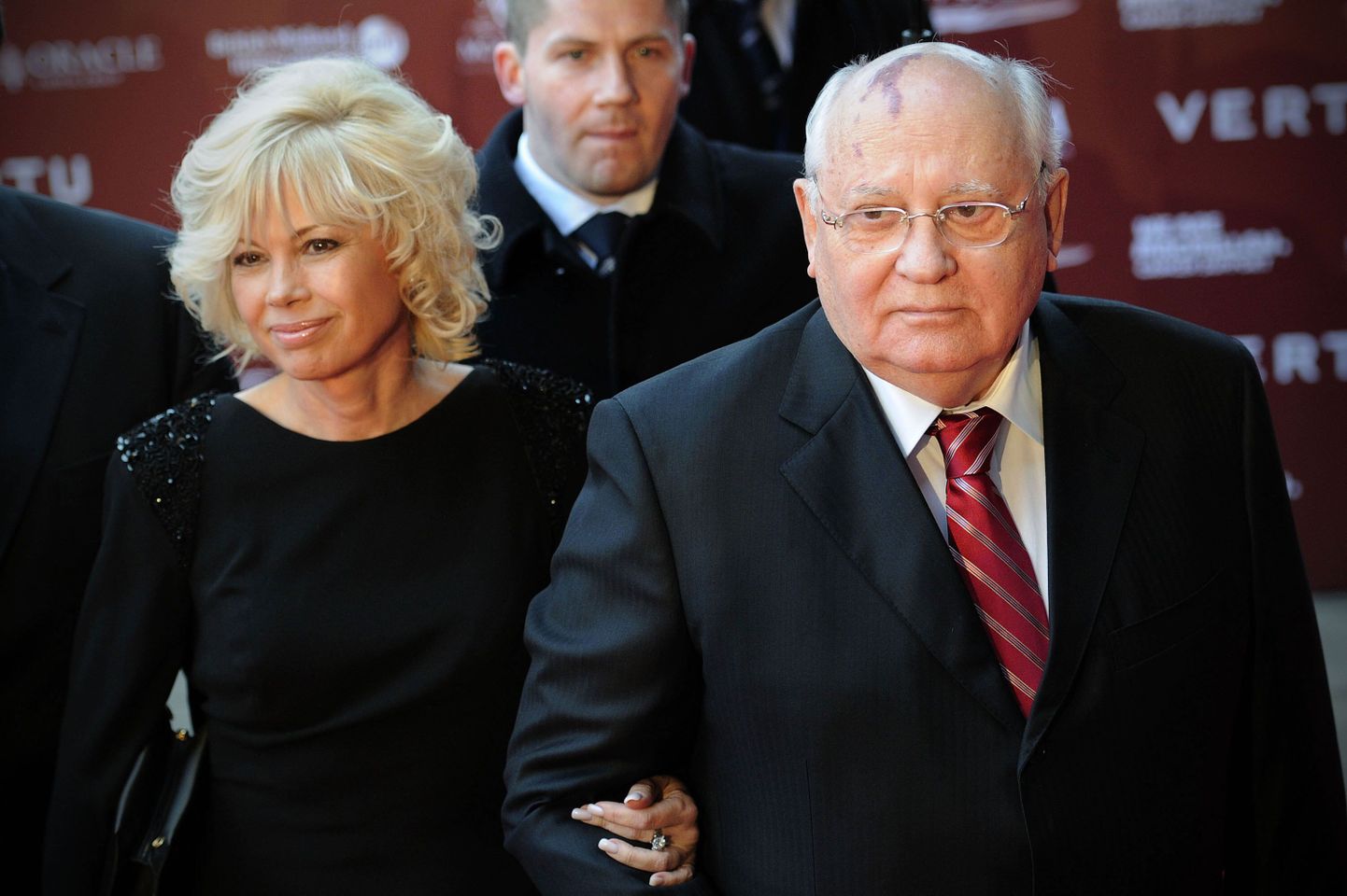 Mihhail Gorbatšov koos tütre Irina Virganskajaga Londonis 30. märtsil 2011.