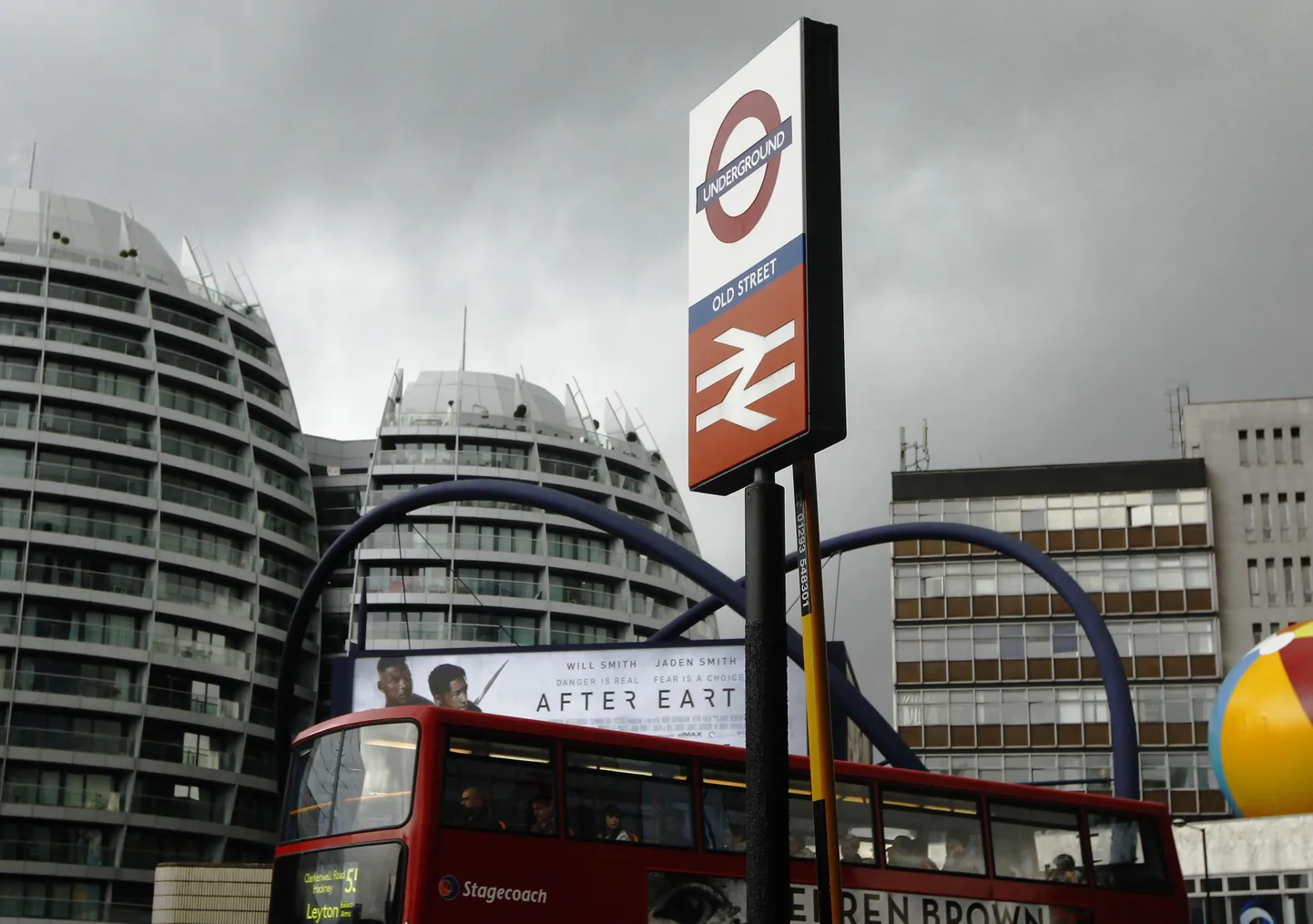 Old Streetil asuv «Räniringtee» Londonis