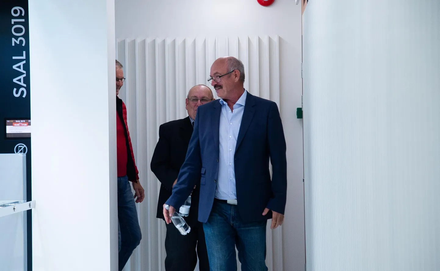 Ettevõtja Vello Kunman väitis eile kohtus, et Villu Reiljan valetas oma naha päästmiseks prokuratuurile ning tema pole Savisaarele meelehead pakkunud.