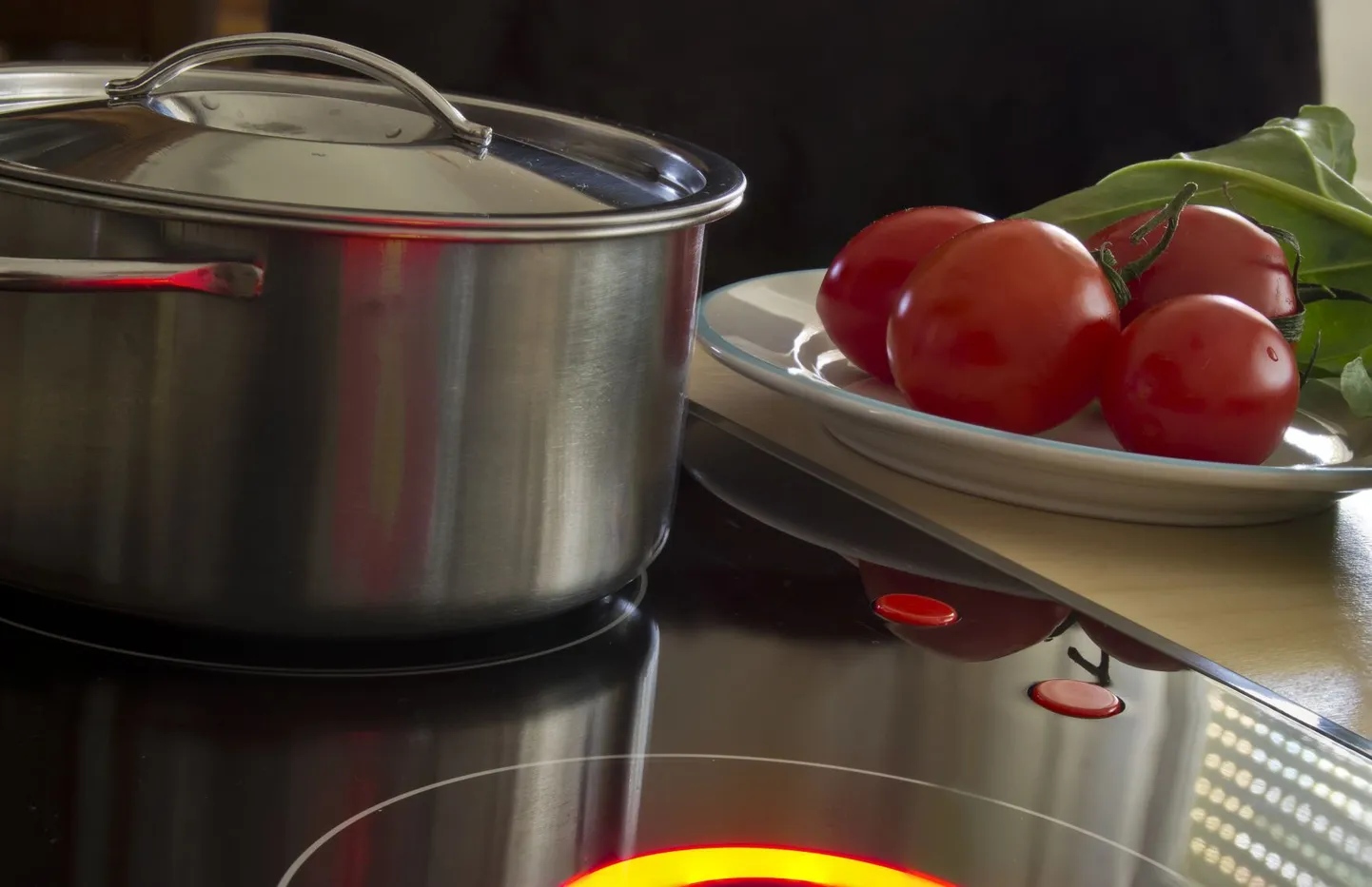 Tomatis sisalduvat lükopeeni omastab inimene kõige paremini kuumutatult.
