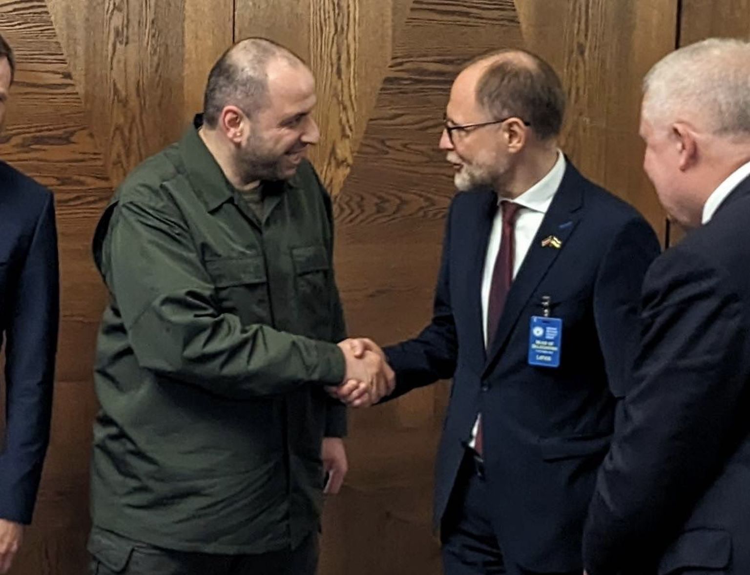 Latvijas aizsardzības ministrs Andris Sprūds (P) tiekas ar Ukrainas aizsardzības ministru Rustemu Umerovu