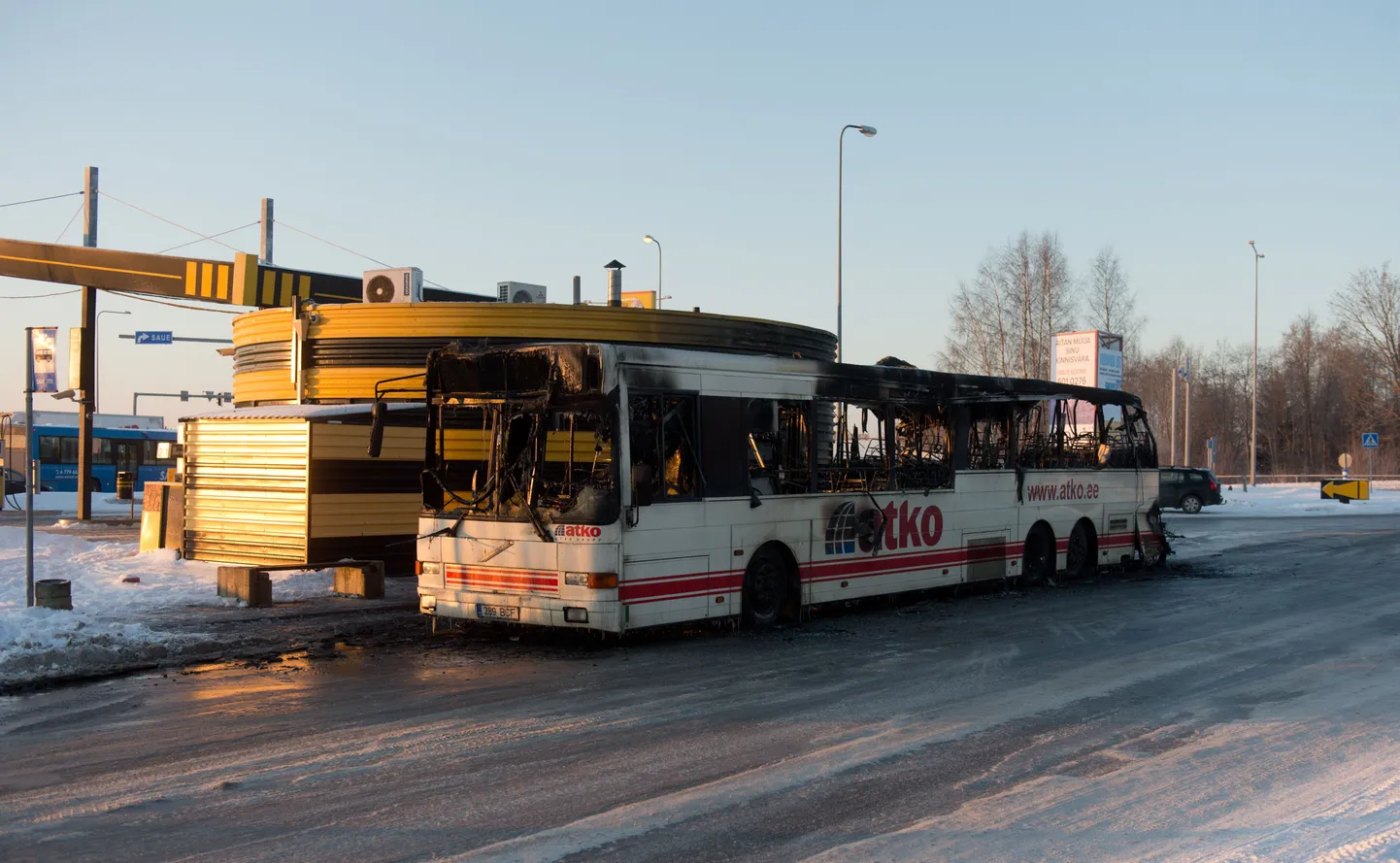 Saue liin sai kuulsaks, kui seni seda teenindanud Atko liinibuss peatuses maha põles.