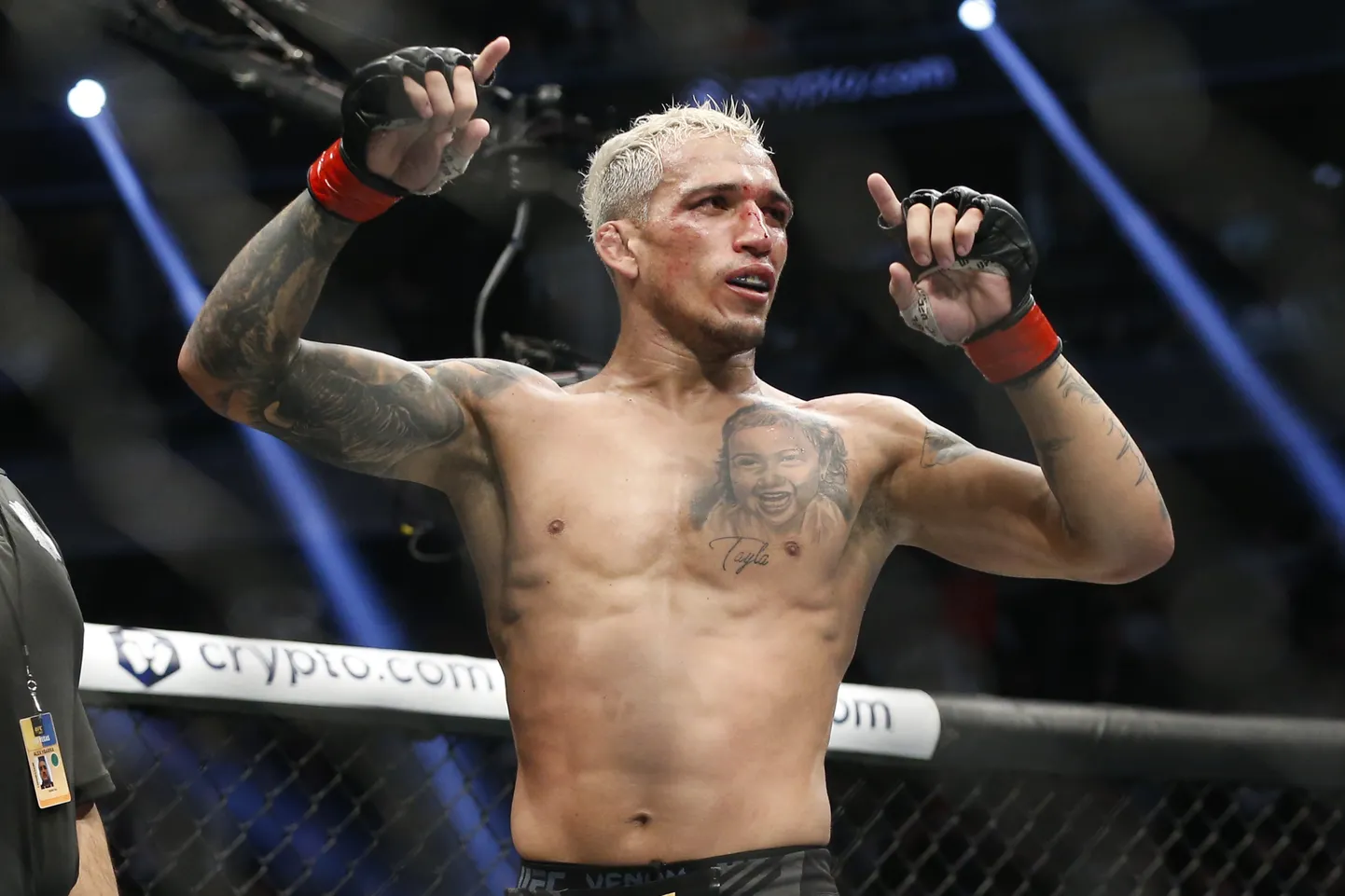 Charles Oliveira.