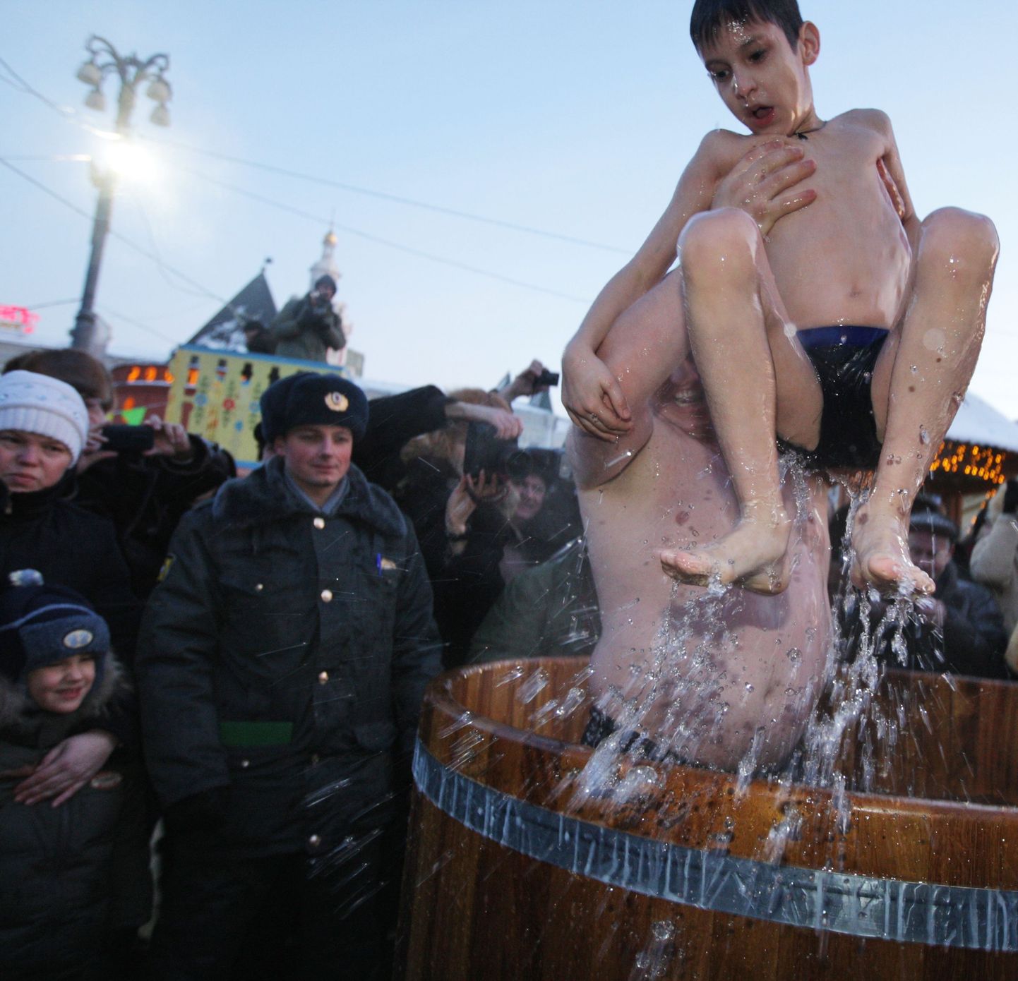 Kolmekuningapäeva tähistavad ortodoksid Moskvas kümblemas.