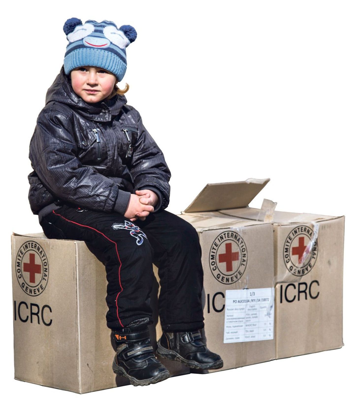 Ukraina Avdijivka linna poiss istumas Rahvusvahelise Punase Risti Komitee abikastidel.