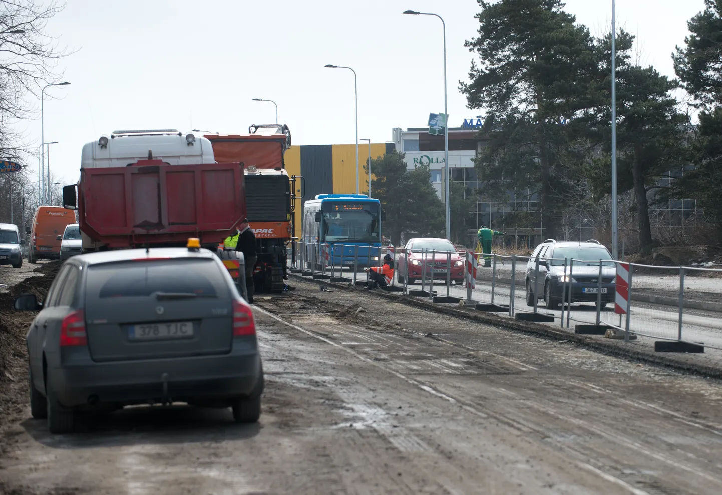 Männiku tee viimase osa remont.
