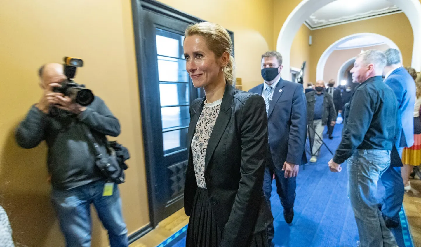 Peaminister Kaja Kallas andis täna riigieelarve riigikogule üle.