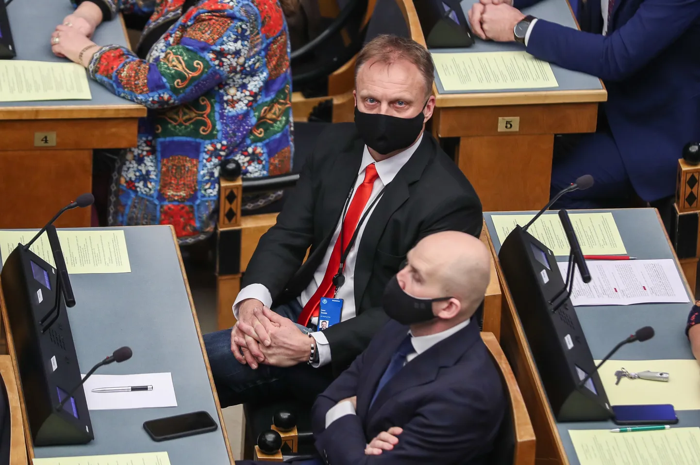 Imre Sooäär (ülal) abielureferendumi eelnõu esimesel lugemisel riigikogus.