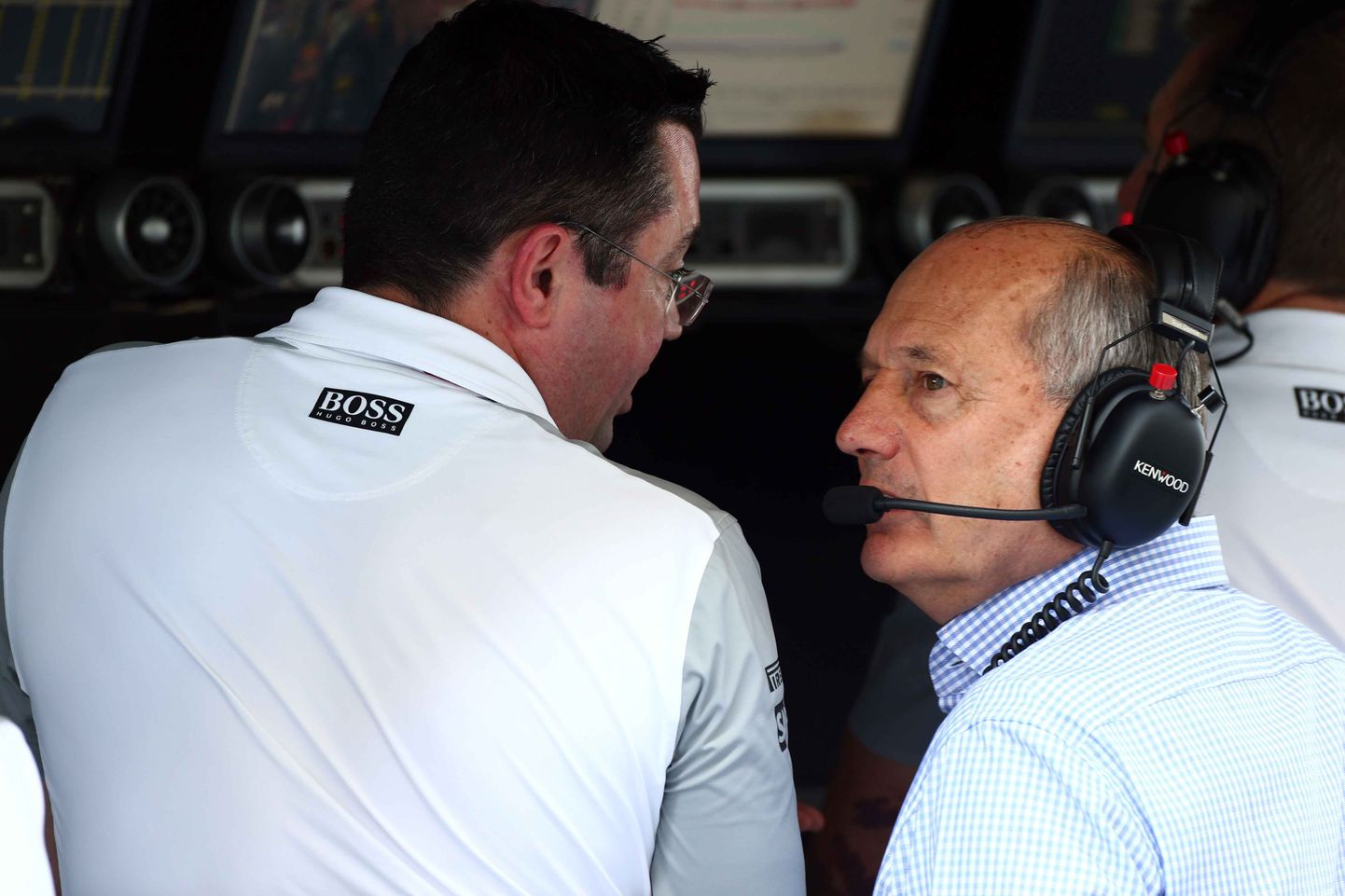 McLareni meeskonna tiimi boss Ron Dennis ja võidusõidudirektor Eric Boullier.