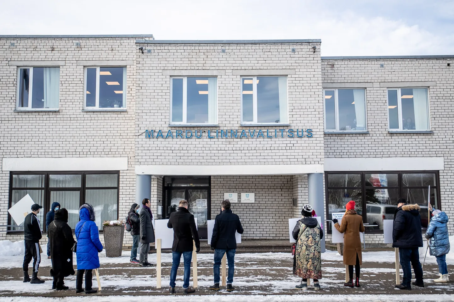 Protest Maardu linnavolikogu ees 2022. aastal.