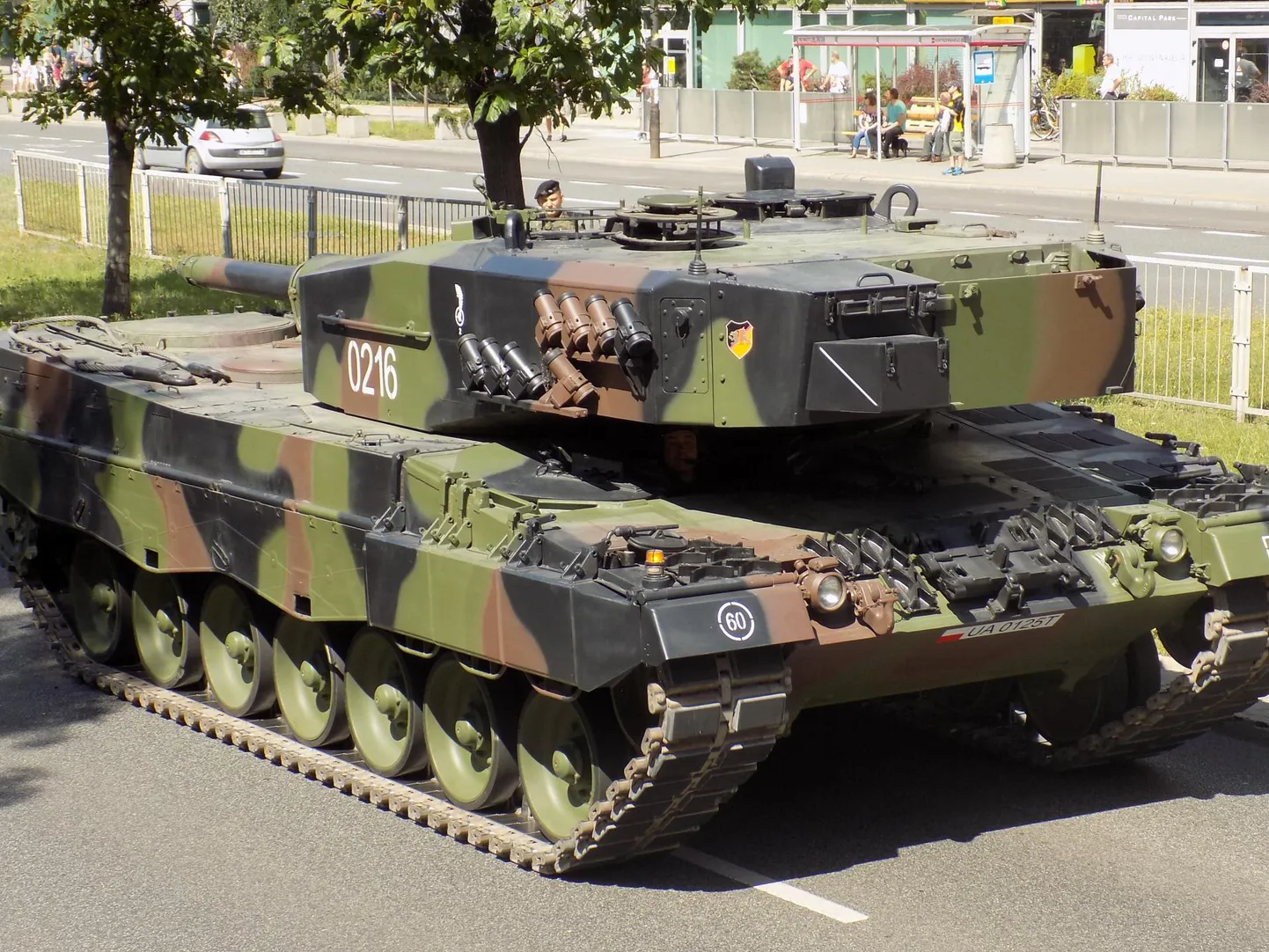 Poola armee Saksamaalt hangitud tank Leopard 2A4, foto tehtud Poola armee aastapäeva paraadil Varssavis augustis 2017. FOTO: Urmas Salo
