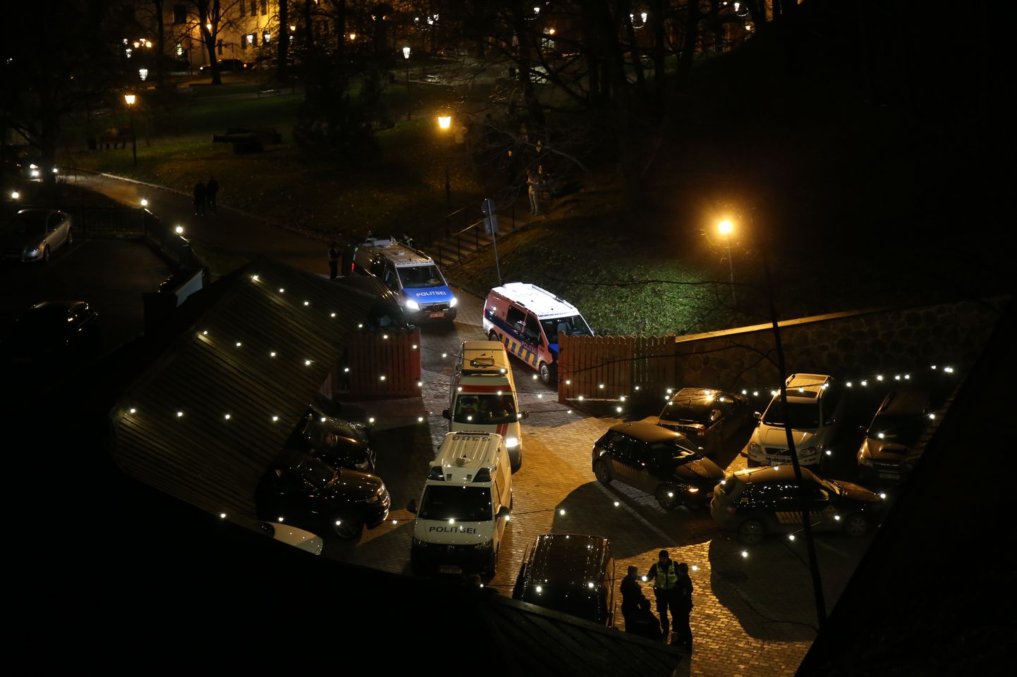 Politsei sõitis eile hilisõhtul lahutama kaklust Tartus püssirohukeldri juures.