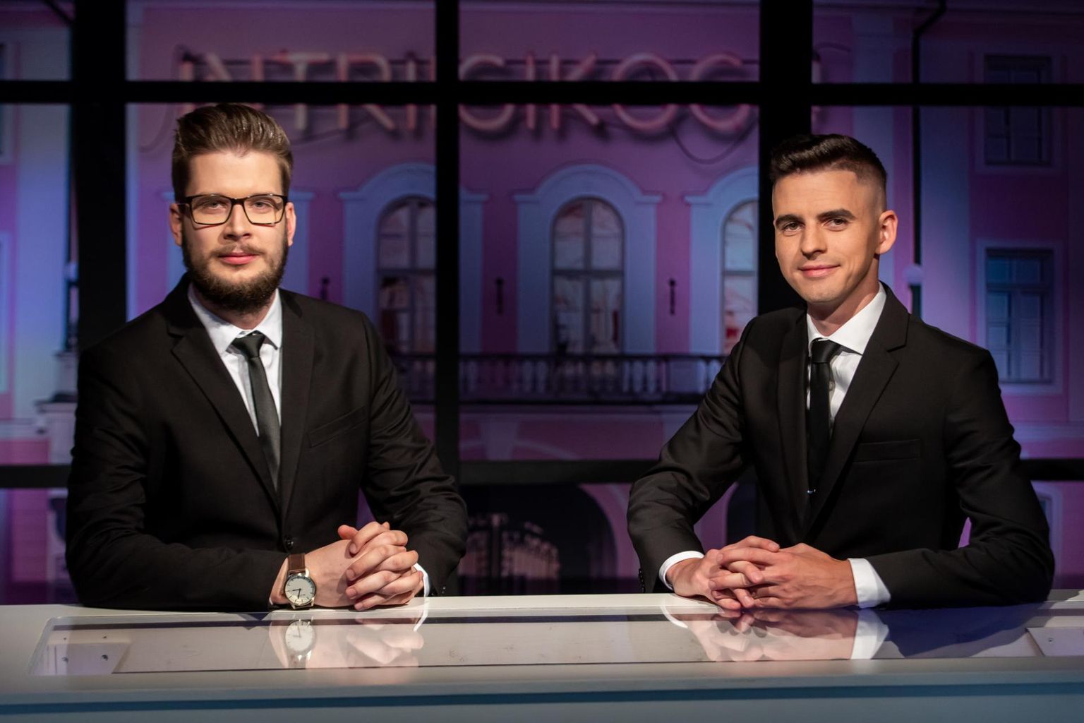 Siim Taba (vasakul) ja Sander Valge toovad libauudiseid ja huumorit vaatajateni Kanal 2-s pühapäeviti kell 19.35. 