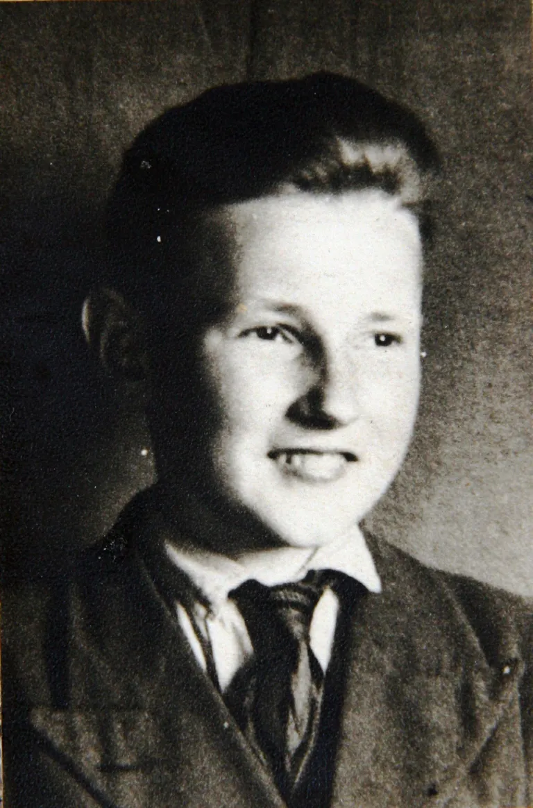 Hugo Hiibus noorena.